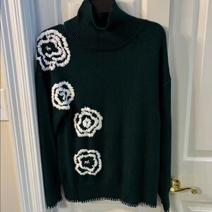 NWT Wonderly Women's Green Sweater with White Floral Design SZ S